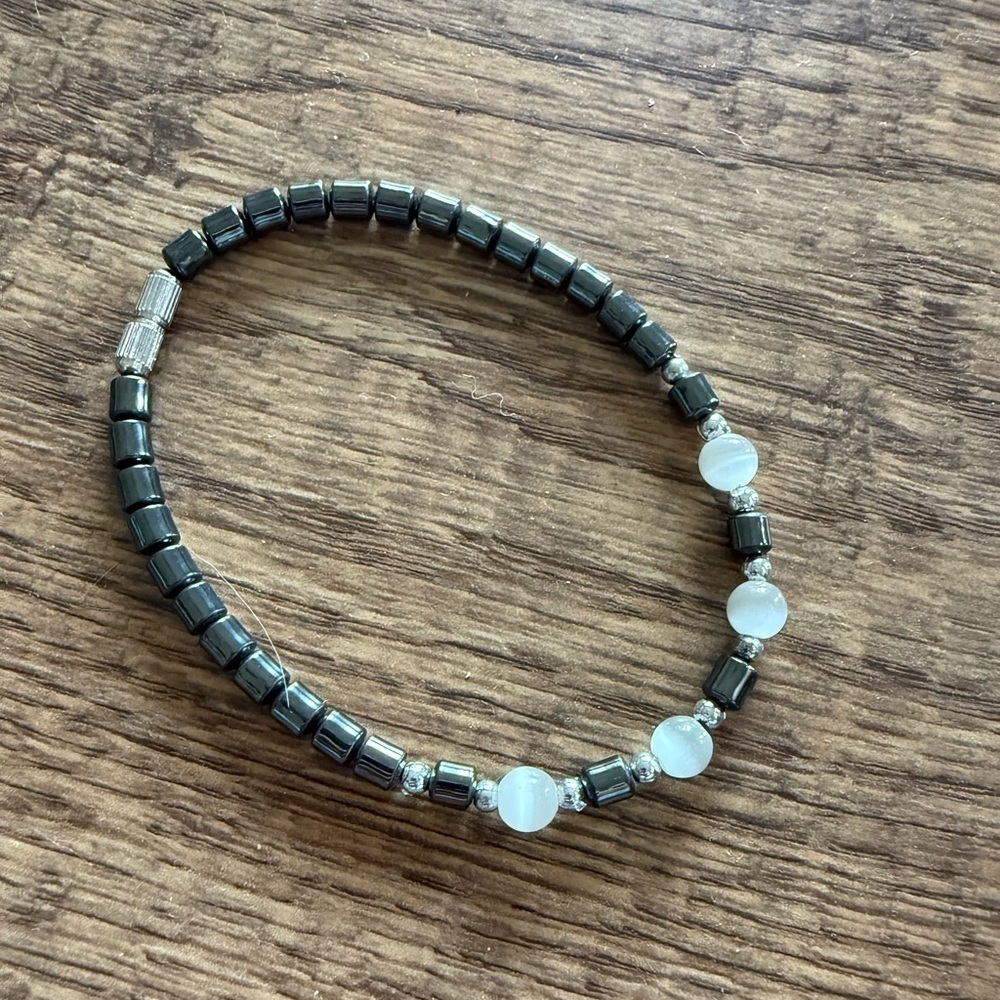 Dark Grey and White Beaded Screw Clasp Bracelet